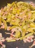 Immagine del passaggio 6 della ricetta Mezze maniche crema di carciofi con le sue chips, guanciale e sfoglia di grana
