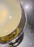 Immagine del passaggio 7 della ricetta Mezze maniche crema di carciofi con le sue chips, guanciale e sfoglia di grana