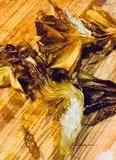 Immagine del passaggio 10 della ricetta Mezze maniche crema di carciofi con le sue chips, guanciale e sfoglia di grana