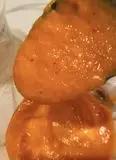 Immagine del passaggio 2 della ricetta Spaghettoni su base di stracciatella, crema di peperoni e guanciale croccante 