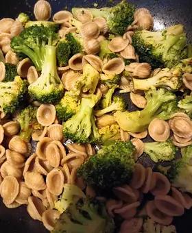 Immagine del passaggio 2 della ricetta Orecchiette con Broccoli