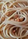 Immagine del passaggio 1 della ricetta Spaghetti noci e pinoli