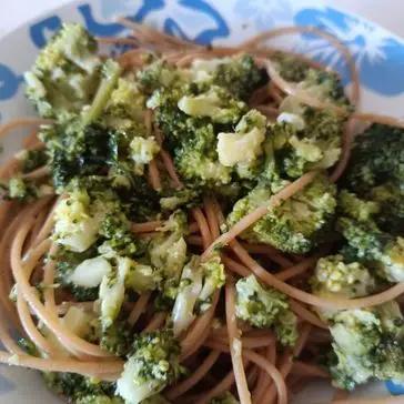 Passaggio 1 della ricetta Spaghetti con broccoli