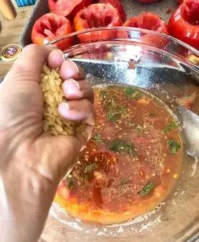 Immagine del passaggio 2 della ricetta Pomodori con riso e patate