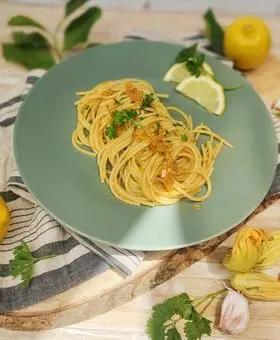 Immagine del passaggio 4 della ricetta Spaghetti ai fiori di zucchina e limone....