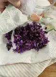 Immagine del passaggio 9 della ricetta Zucchero alle violette