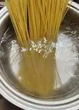 Immagine del passaggio 4 della ricetta Spaghetti allo scoglio