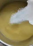 Immagine del passaggio 2 della ricetta Sciroppo di biancospino e melissa