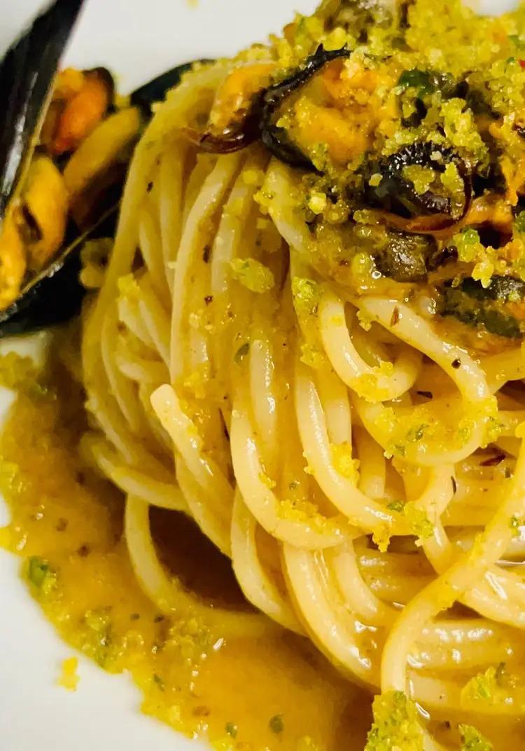 Ricetta Spaghetti con cozze e aglio nero 😋 di Papachef.italia