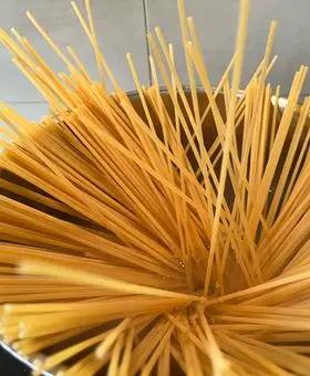Immagine del passaggio 3 della ricetta Spaghetti ai ricci di mare