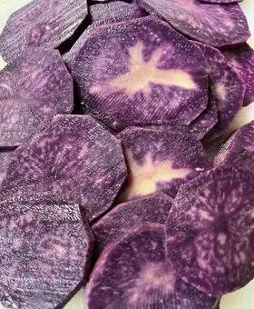 Immagine del passaggio 5 della ricetta 🍠Chips di patate viola 😋