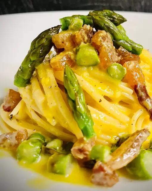 Ricetta Carbonara con asparagi 😋 di Papachef.italia