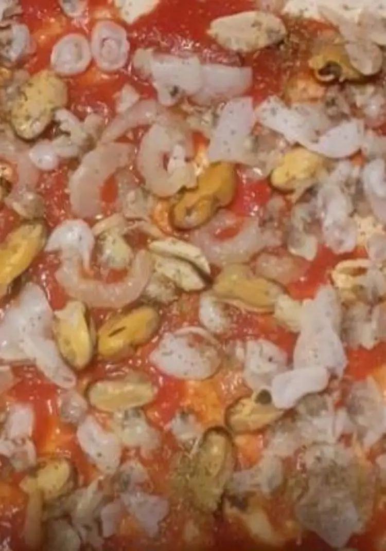 Ricetta Pizza ai frutti di mare senza mozzarella di Fiorella