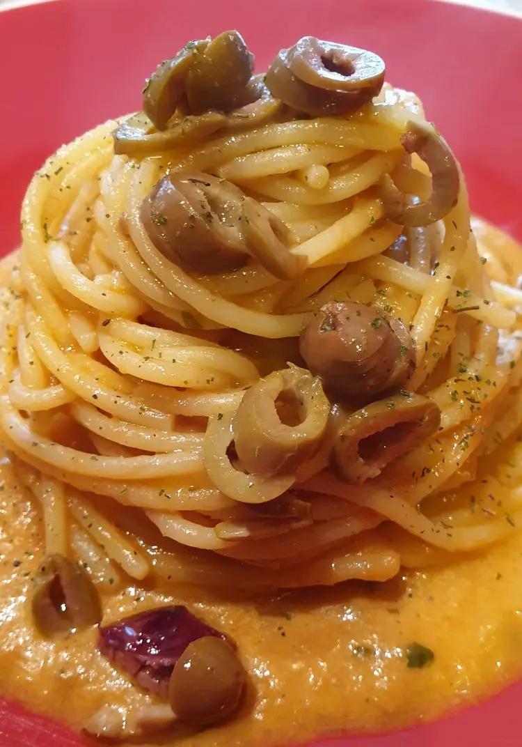 Ricetta Spaghetti con crema di baccalà, taggiasche e sale alle erbe aromatiche di Robertobabbilonia