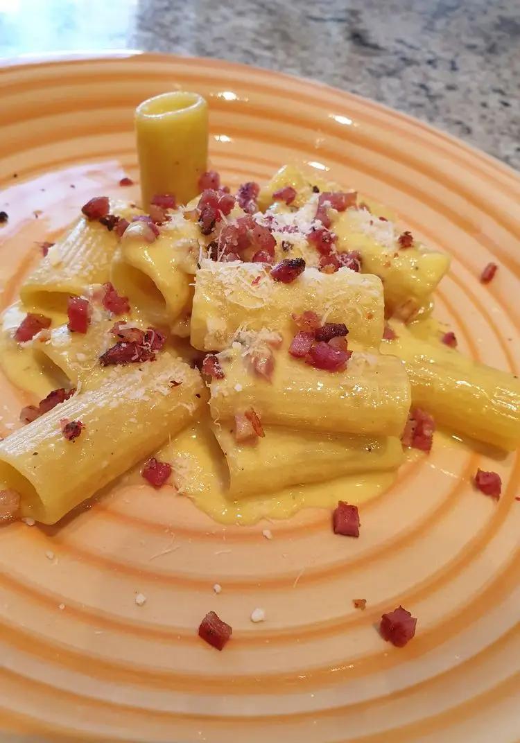 Ricetta Rigatoni con zabaione salato alla mandorla bio, pancetta croccante e parmigiano di Robertobabbilonia
