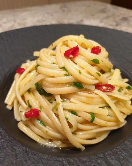 Ricetta Linguine aglio, olio, peperoncino e colatura di alici di Robertobabbilonia