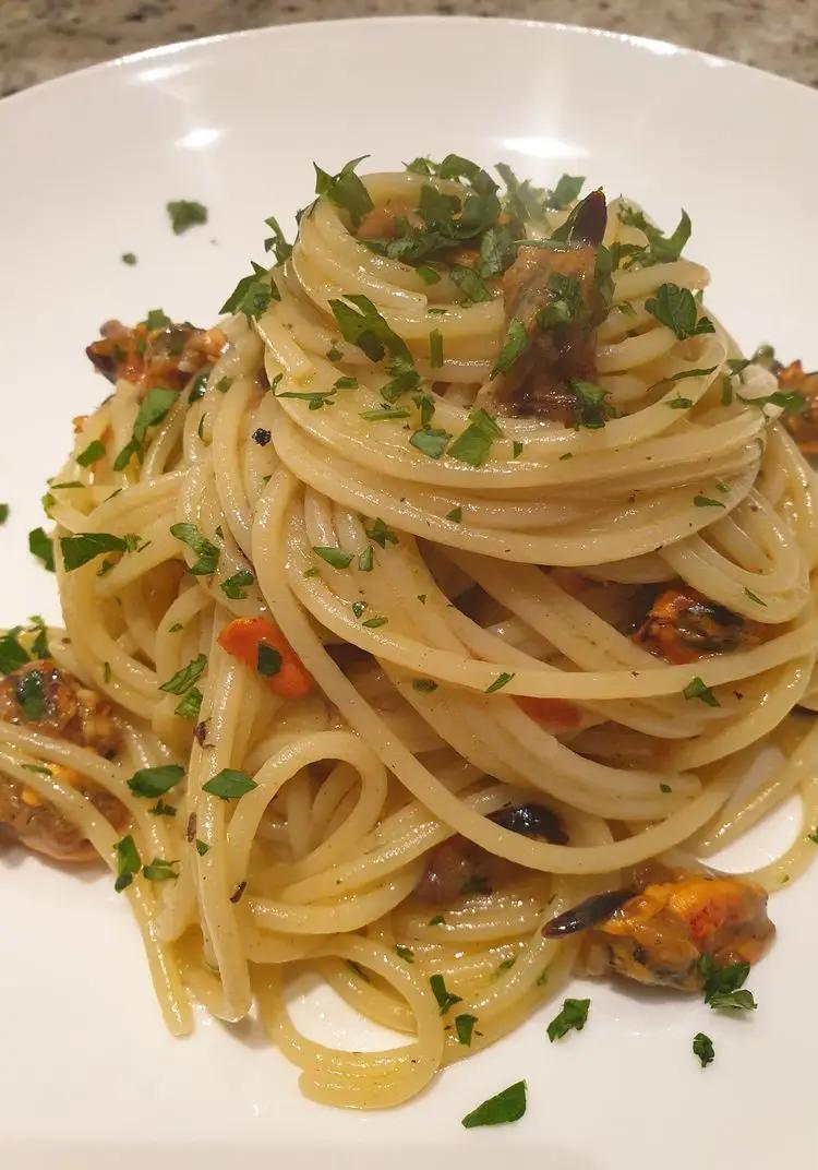 Ricetta Spaghetti risottati con cozze aperte a crudo di Robertobabbilonia