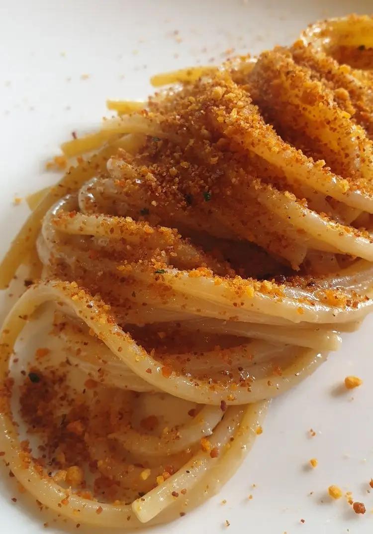 Ricetta Spaghettoni XXL Garofalo con burro, acciughe e pangrattato aromatizzato di Robertobabbilonia