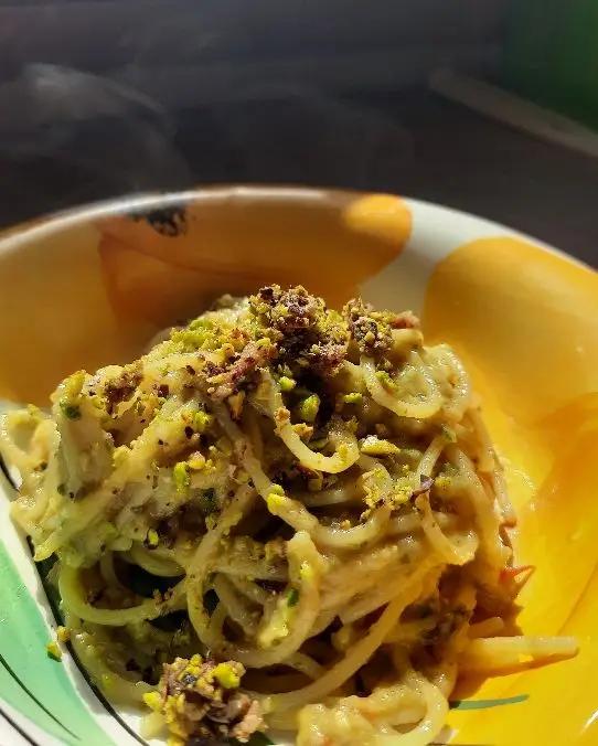 Ricetta Spaghetto pesto di zucchine pistacchi e alici di mattew