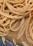 Immagine del passaggio 7 della ricetta Spaghetti alici e grissini fritti