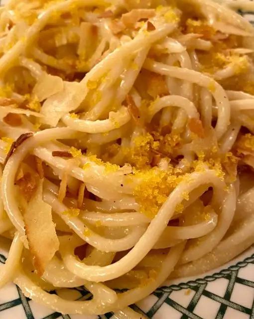 Ricetta Spaghettoni alla bottarga e limone con pane guttiao di simone