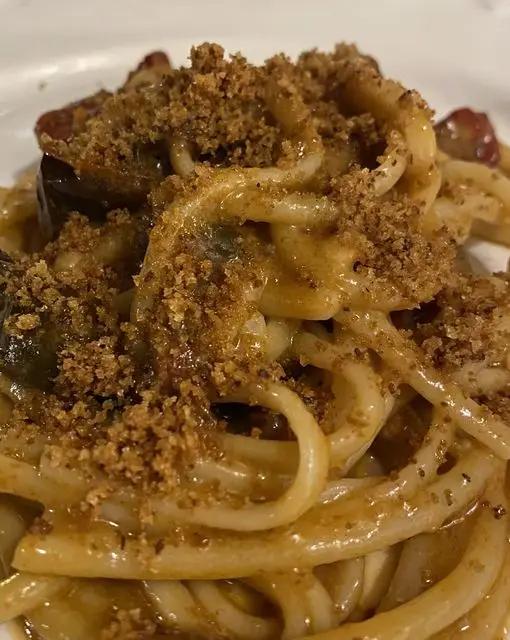 Ricetta Spaghettoni alici, pomodorini confit e pangrattato fritto di simone