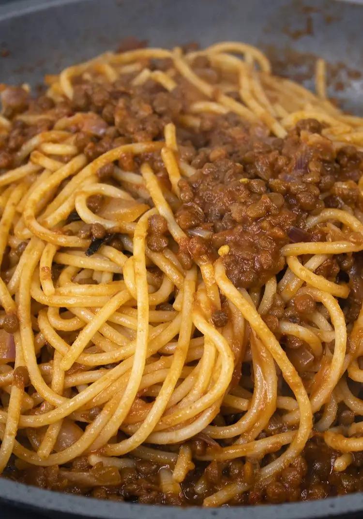 Ricetta Spaghettoni con ragù di lenticchie di incucinacolnobile