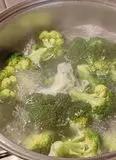 Immagine del passaggio 1 della ricetta Calamarata broccoli, guanciale e pecorino