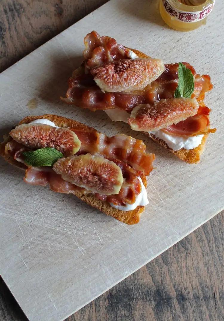 Ricetta Bruschette bacon ricotta e fichi 🥓 di Aliscookery