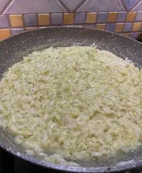 Immagine del passaggio 5692 della ricetta Risotto con crema di zucchine, Certosa, vongole e bottarga 💚