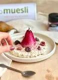 Immagine del passaggio 1 della ricetta Pink shocking Pear su letto di Frozen Porridge