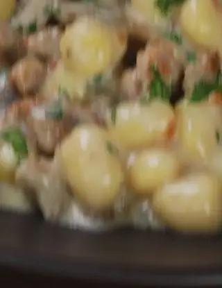 Ricetta Chicche di patate alla fonduta di taleggio con funghi e salsiccia di altacucina