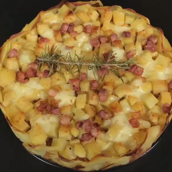 Ricetta Torta di patate con pancetta e provola di altacucina