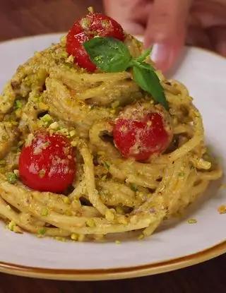 Ricetta Spaghetti in crema di ricotta e pistacchi con pomodorini di altacucina