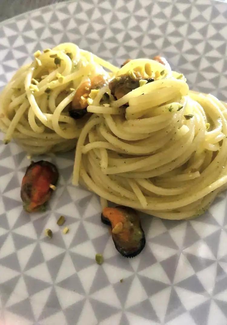Ricetta Spaghetti pecorino cozze e granella di pistacchio di Antonino