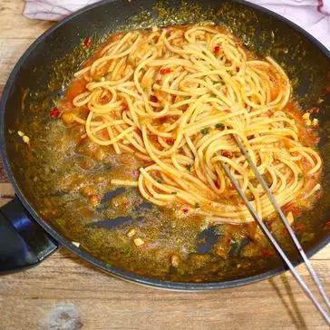 Passaggio 3 della ricetta Spaghetti cremosi con melanzane e nduja