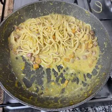 Passaggio 4568 della ricetta Spaghetti con guanciale zucca e stracciatella