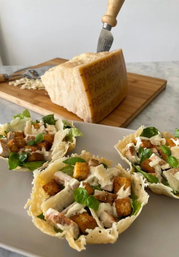 Ricetta Cestini di Parmigiano Reggiano con Caesar Salad di parmigianoreggiano