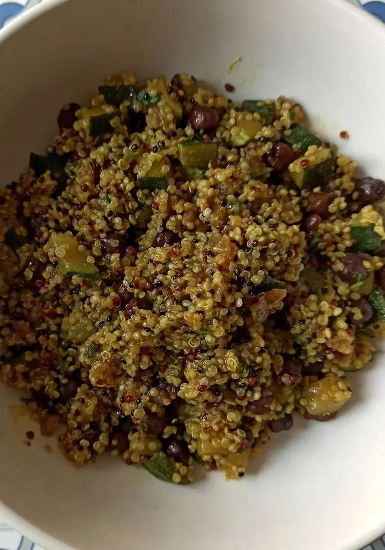 Ricetta Quinoa con ceci neri e zucchine al curry di noe.grim