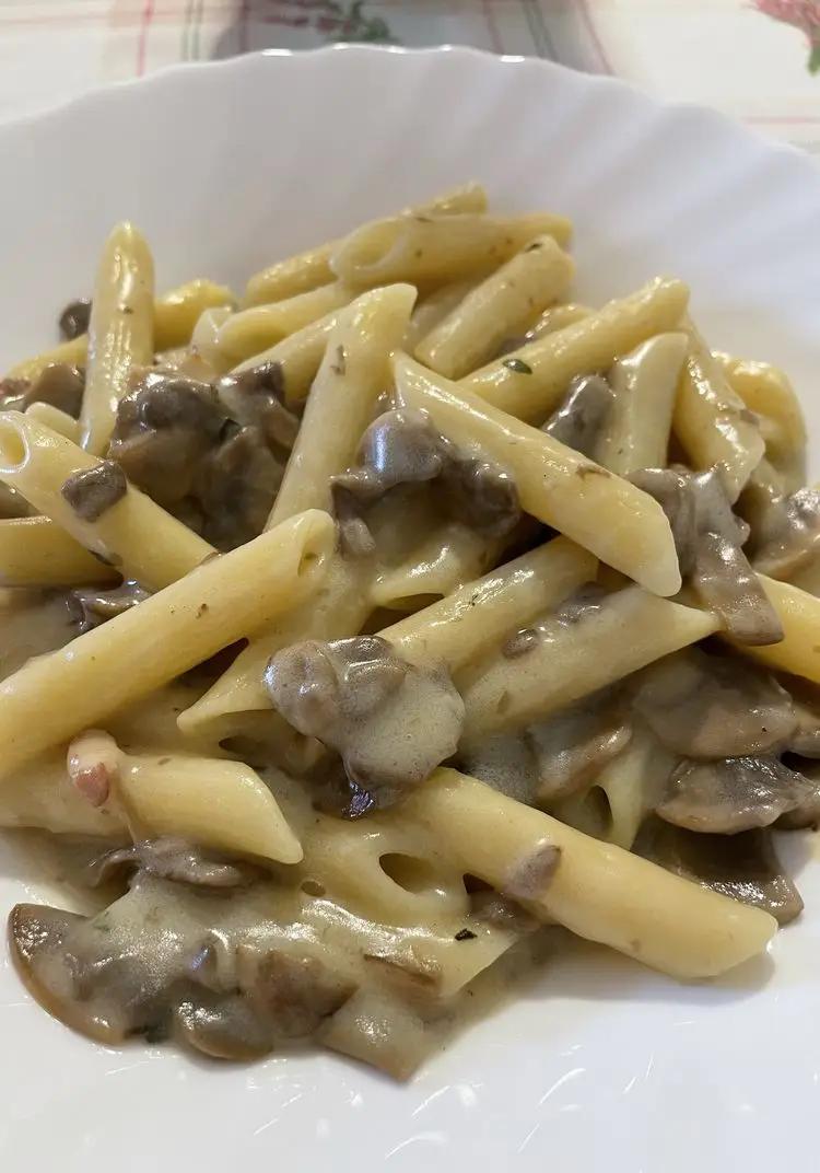 Ricetta Pasta ai funghi e pancetta con crema al parmigiano di Chiaretta94