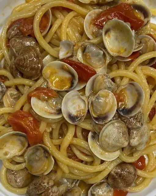 Ricetta Spaghetti Vongole e Pomodorini Freschi di gaiasalcone