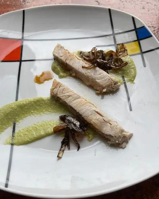 Ricetta Pesce Spada con crema di fave e cipolle caramellate di gabrieleciccaglione