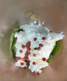 Immagine del passaggio 1 della ricetta Ziti arrotolati crema di zucchine Philadelphia,pepe rosa e salmone affumicato