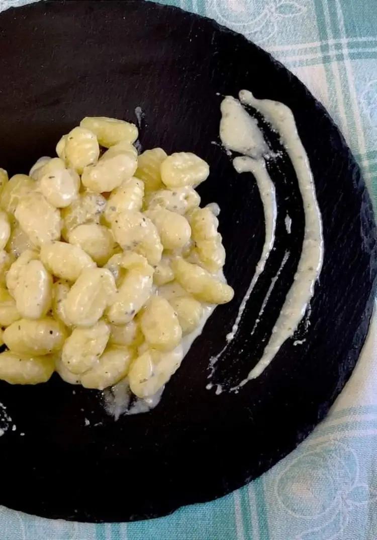 Ricetta Gnocchi in crema di formaggi aromatizzata con salvia. di ilninotto