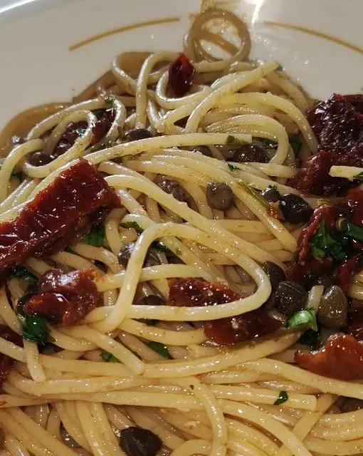 Ricetta Spaghetti con acciughe e pomodori secchi. di ilninotto