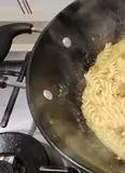 Immagine del passaggio 4 della ricetta Fusilli con ciauscolo gorgonzola e zafferano