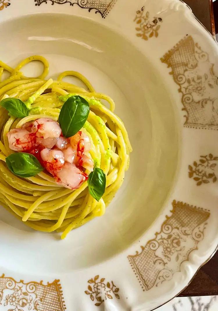 Ricetta Spaghettoni con crema di zucchine e basilico e  tartare di gambero rosso di Mazara del Vallo di _editfood16_