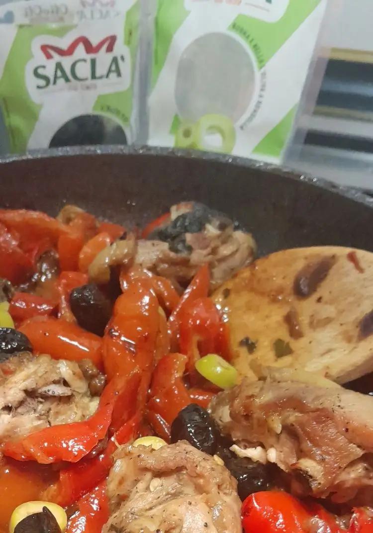 Ricetta Pollo ai peperoni con crema di olive Sacla' di afiamma