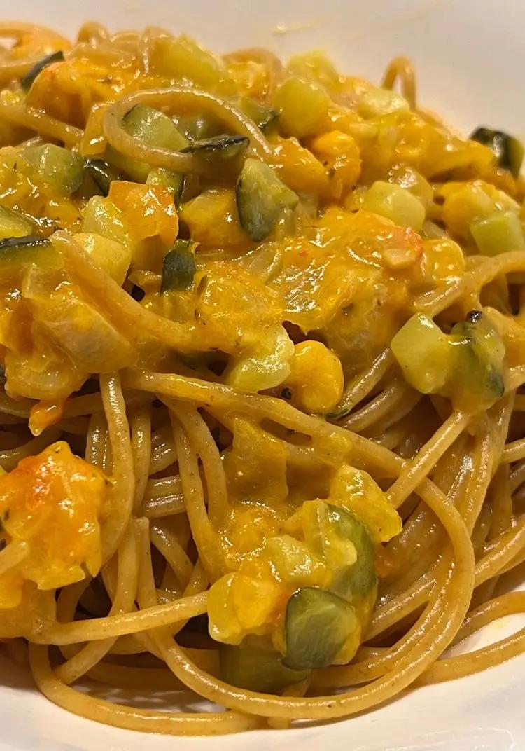 Ricetta Spaghetti di zucchine e gamberetti con crema di zafferano e parmigiano reggiano di CucinareLIGHTconAnna