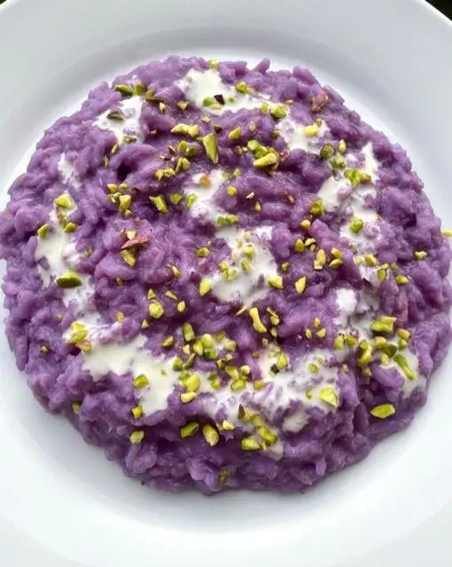 Ricetta Risotto al cavolo cappuccio viola, gorgonzola e granella di pistacchi di midivertoacucinare